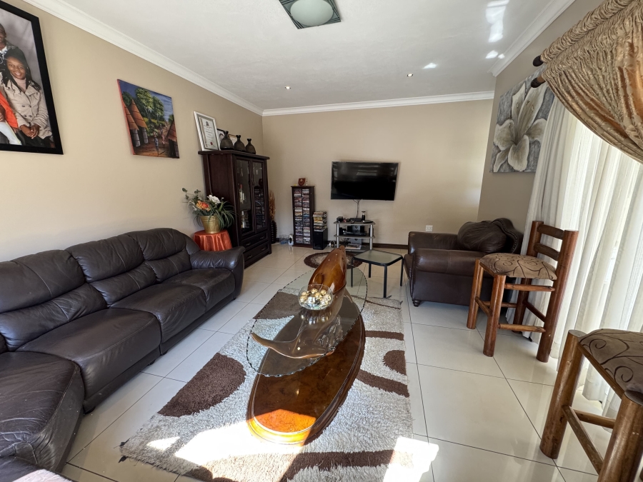 5 Bedroom Property for Sale in The Wilds Gauteng