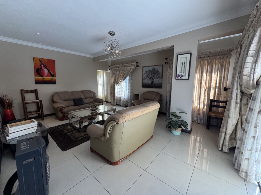 5 Bedroom Property for Sale in The Wilds Gauteng