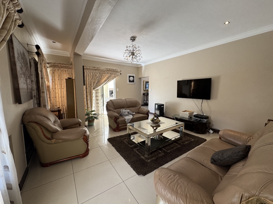 5 Bedroom Property for Sale in The Wilds Gauteng