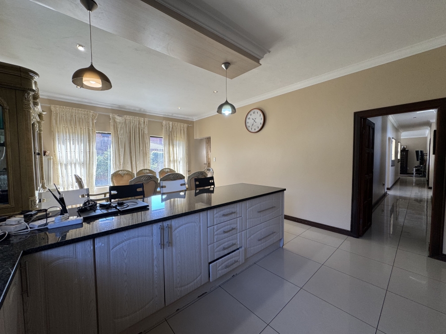 5 Bedroom Property for Sale in The Wilds Gauteng