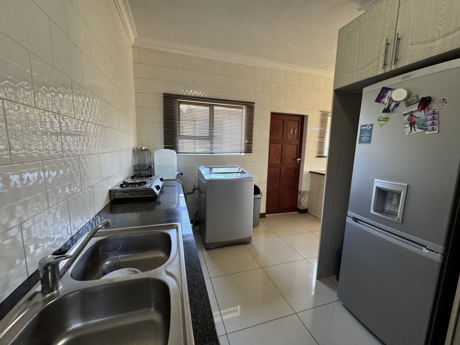 5 Bedroom Property for Sale in The Wilds Gauteng