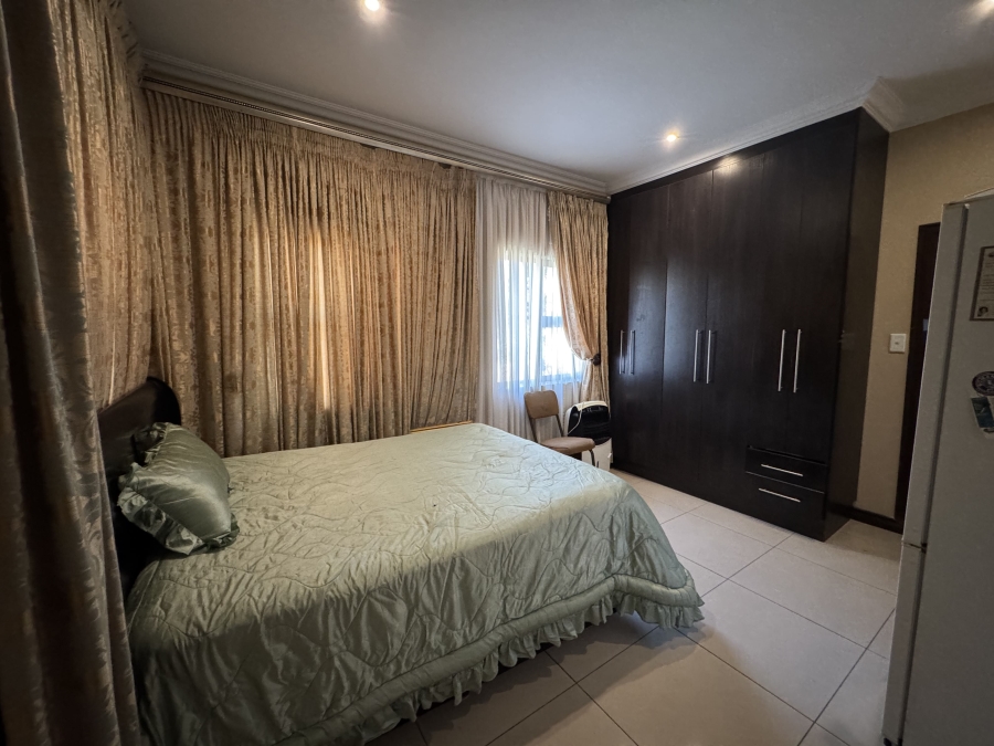 5 Bedroom Property for Sale in The Wilds Gauteng