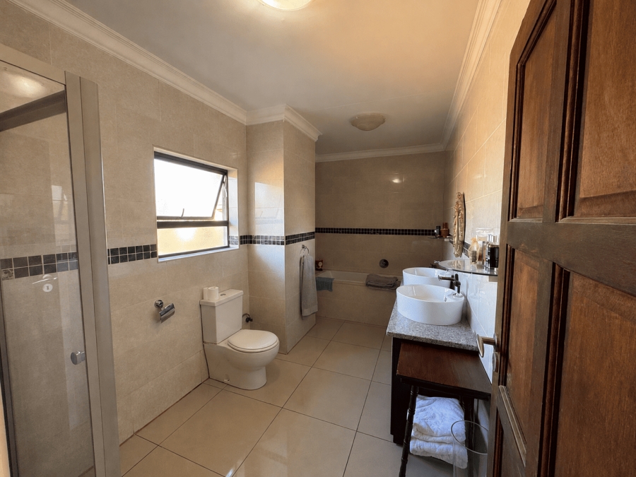 5 Bedroom Property for Sale in The Wilds Gauteng