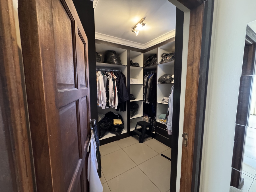 5 Bedroom Property for Sale in The Wilds Gauteng