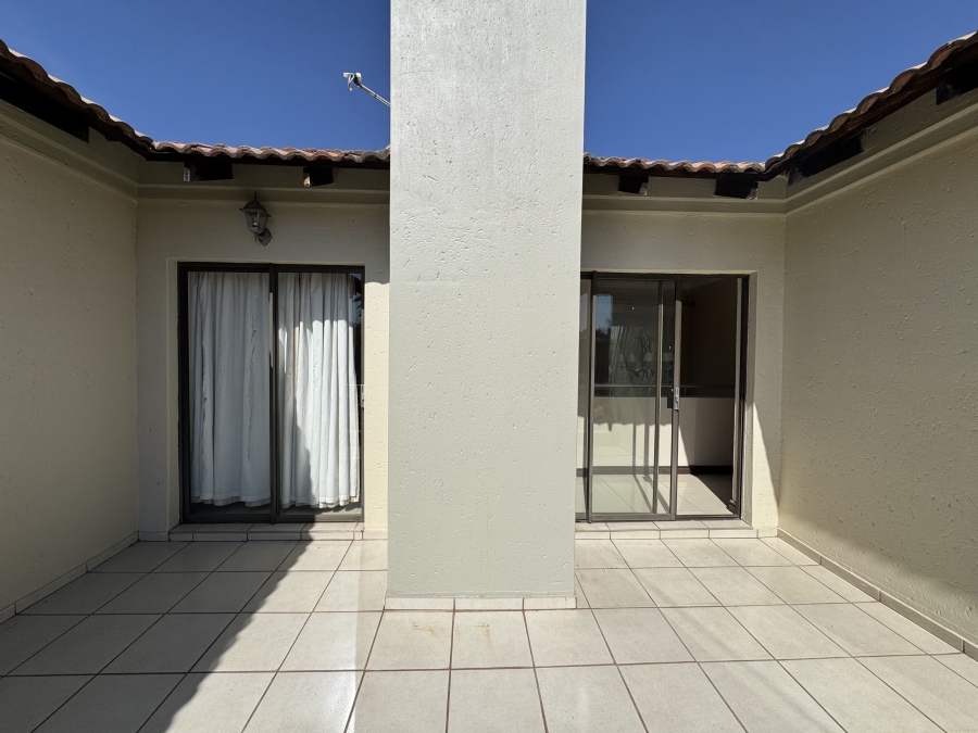 5 Bedroom Property for Sale in The Wilds Gauteng