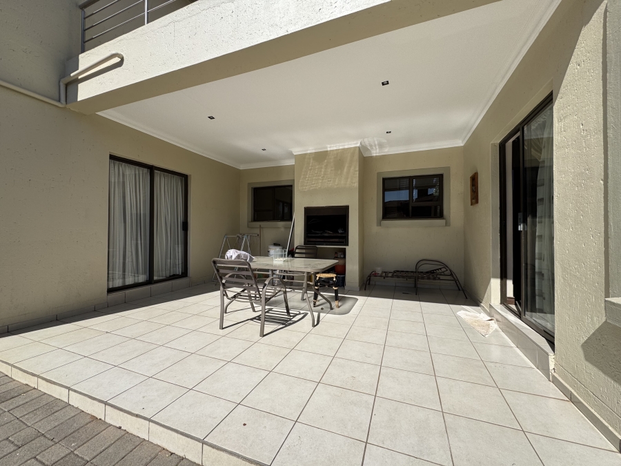 5 Bedroom Property for Sale in The Wilds Gauteng