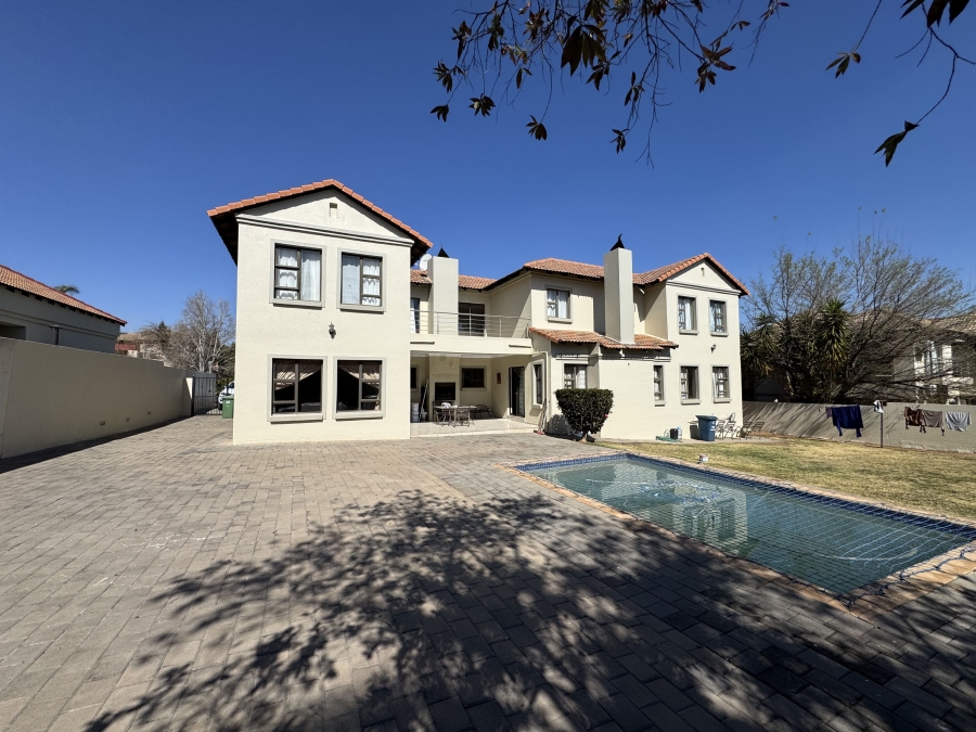 5 Bedroom Property for Sale in The Wilds Gauteng