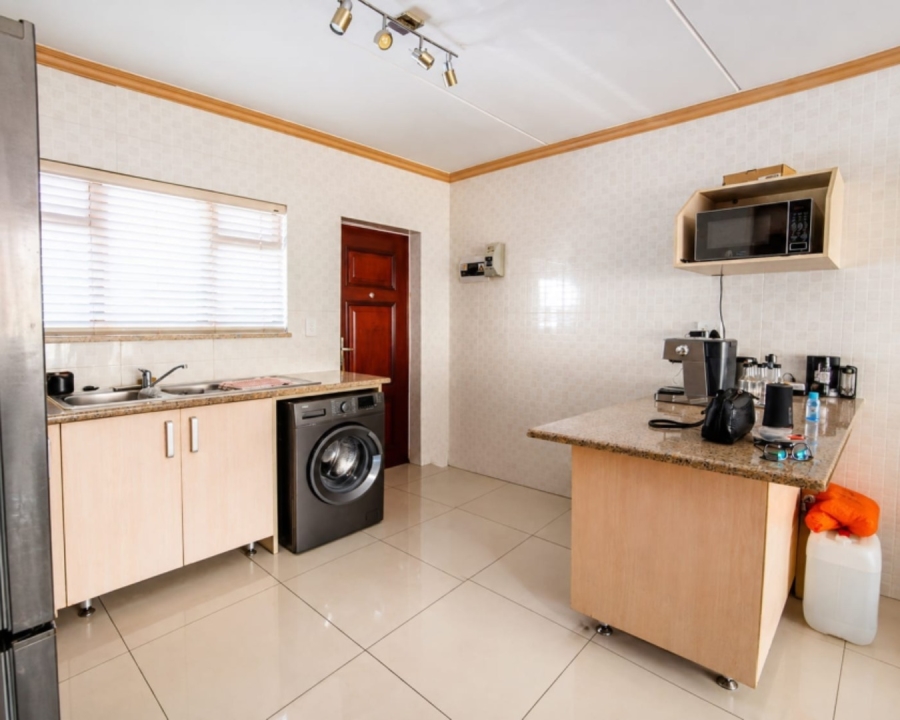 1 Bedroom Property for Sale in Noordwyk Gauteng