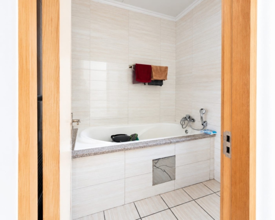 1 Bedroom Property for Sale in Noordwyk Gauteng