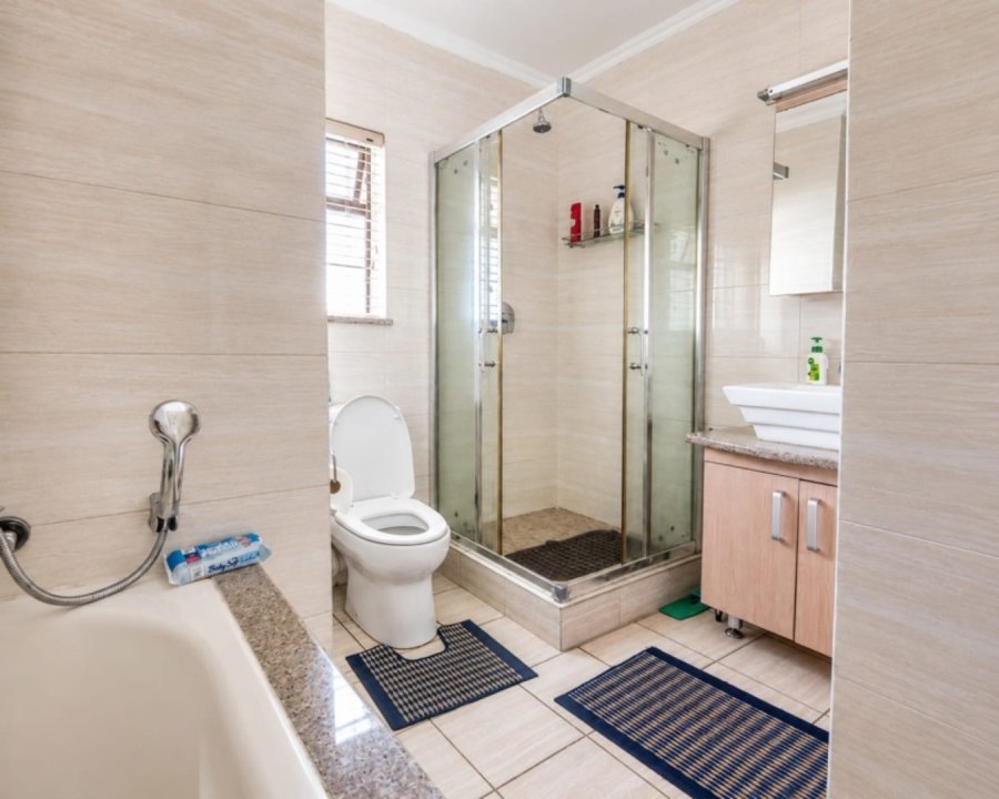 1 Bedroom Property for Sale in Noordwyk Gauteng
