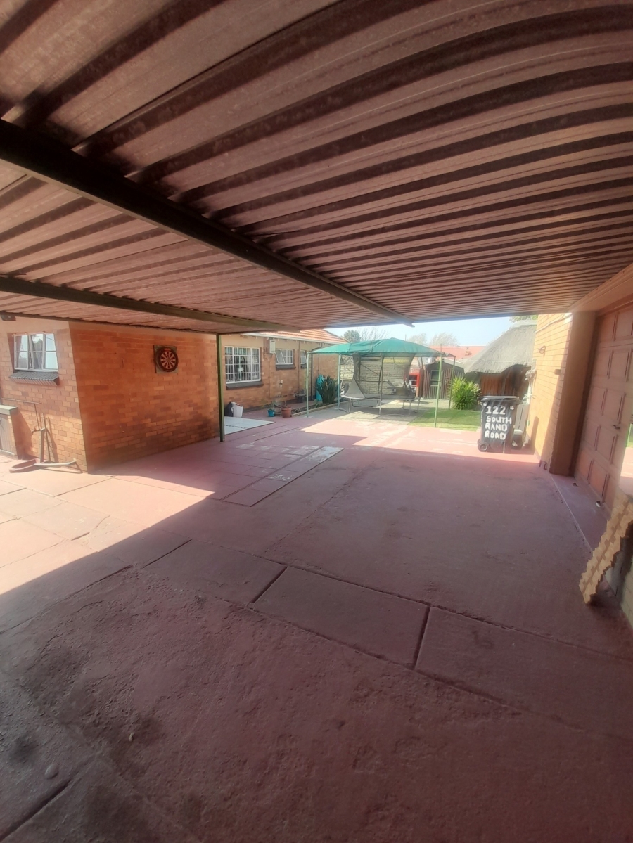 3 Bedroom Property for Sale in Linmeyer Gauteng
