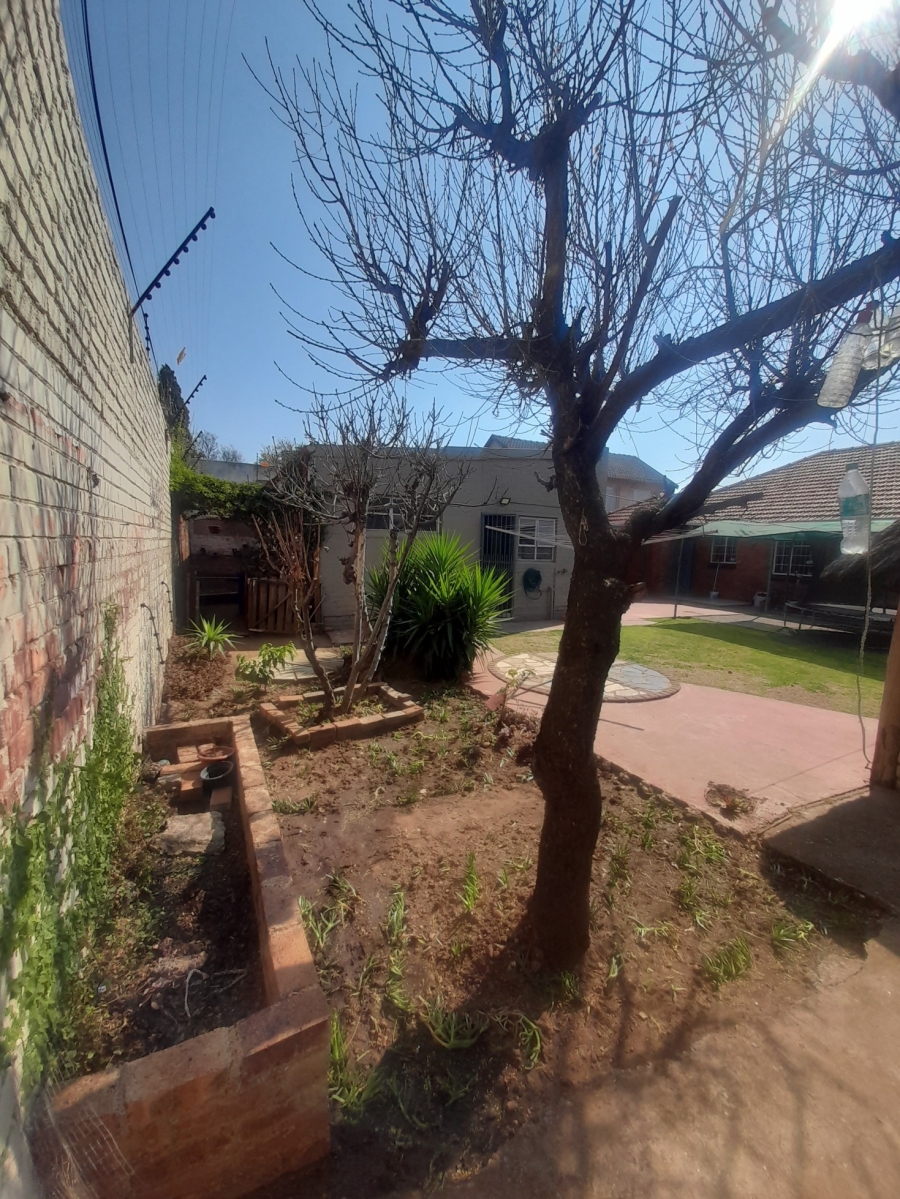3 Bedroom Property for Sale in Linmeyer Gauteng