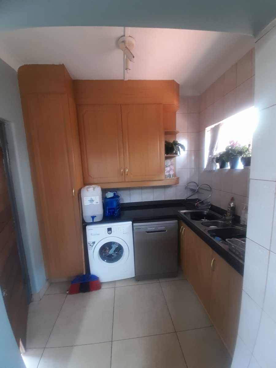 3 Bedroom Property for Sale in Linmeyer Gauteng