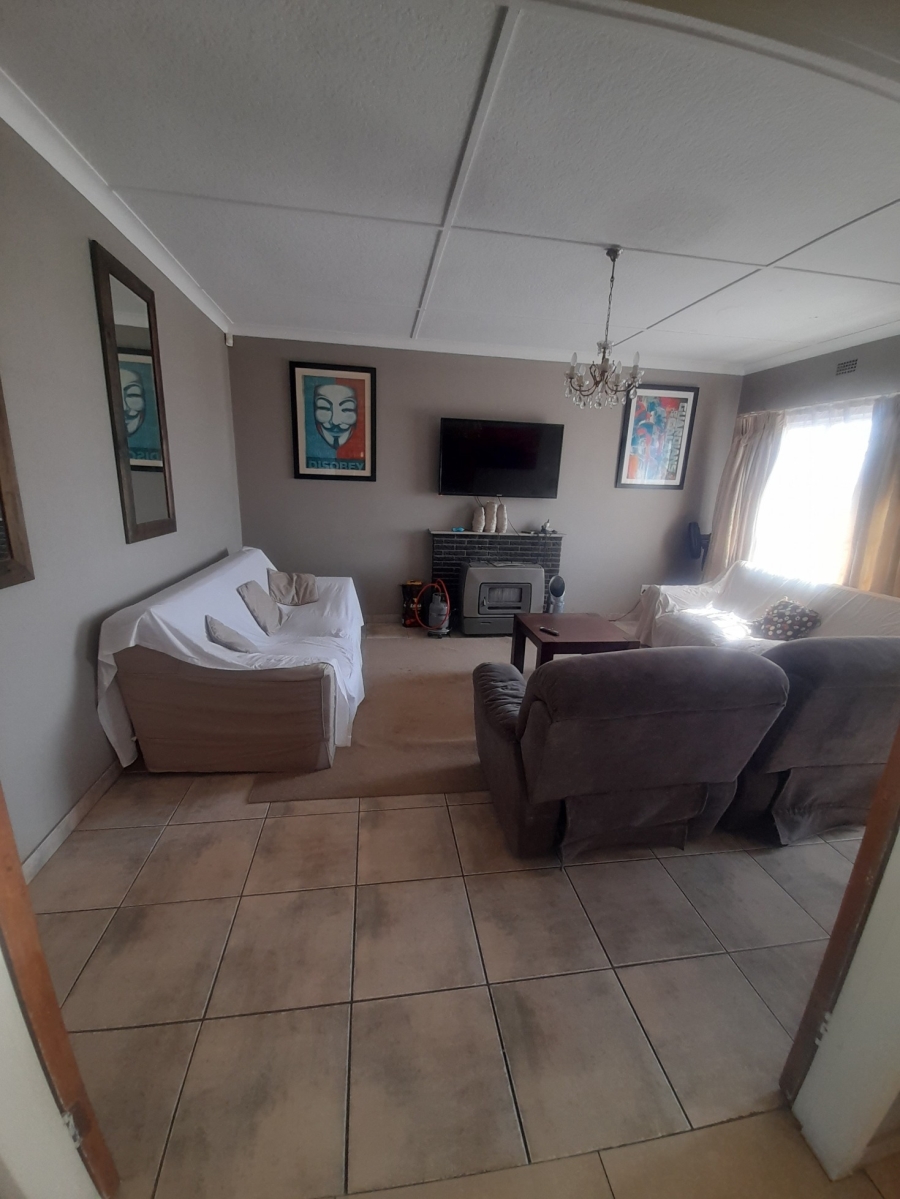 3 Bedroom Property for Sale in Linmeyer Gauteng