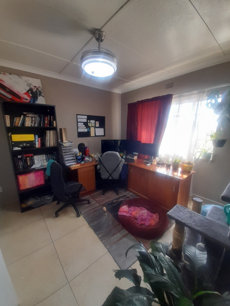 3 Bedroom Property for Sale in Linmeyer Gauteng
