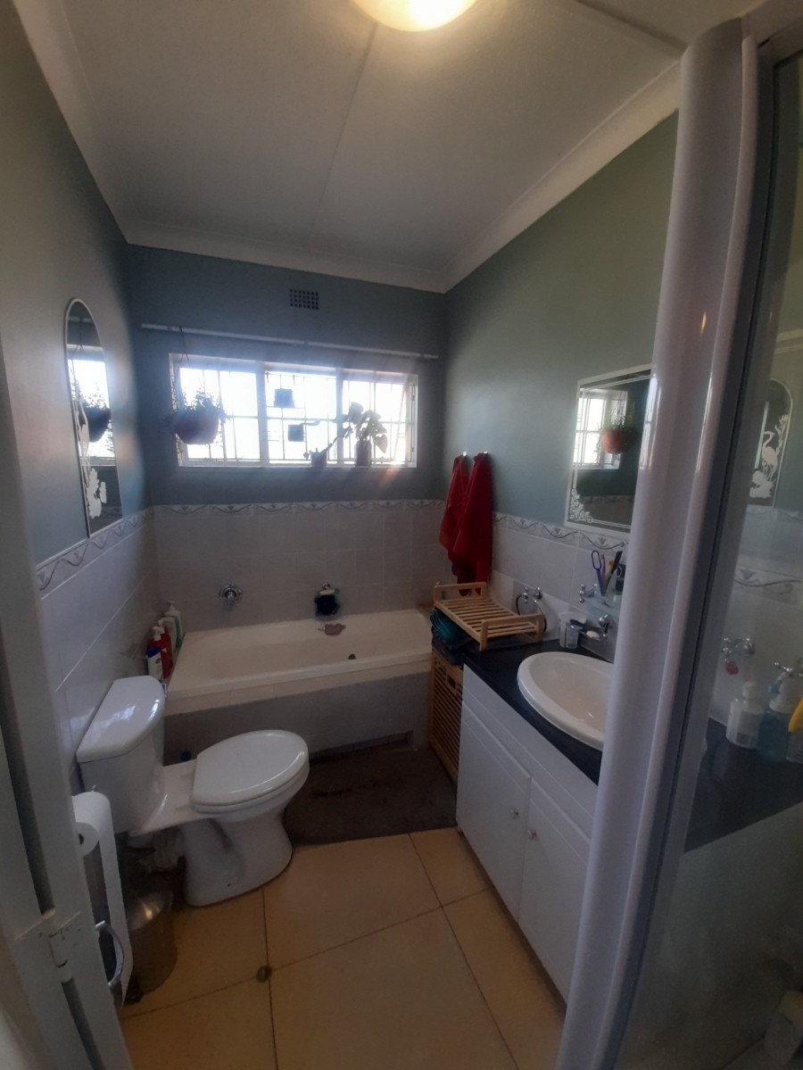 3 Bedroom Property for Sale in Linmeyer Gauteng
