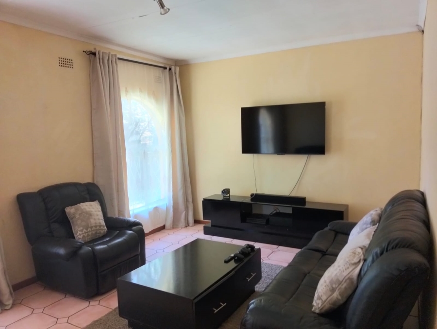 To Let 5 Bedroom Property for Rent in Glen Marais Gauteng