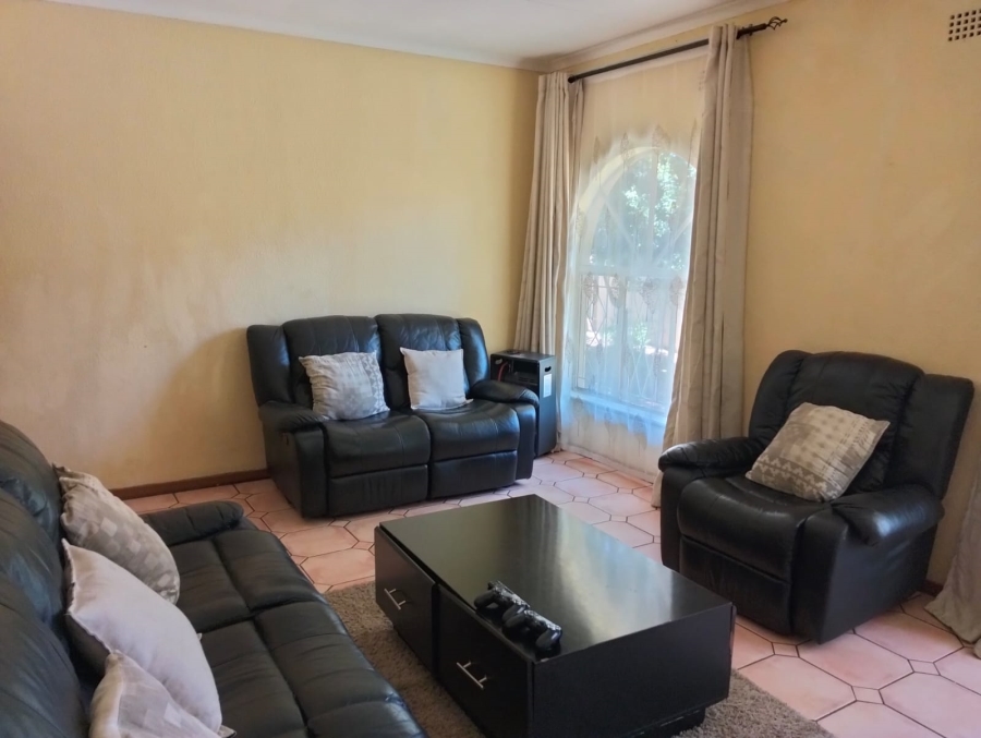 To Let 5 Bedroom Property for Rent in Glen Marais Gauteng