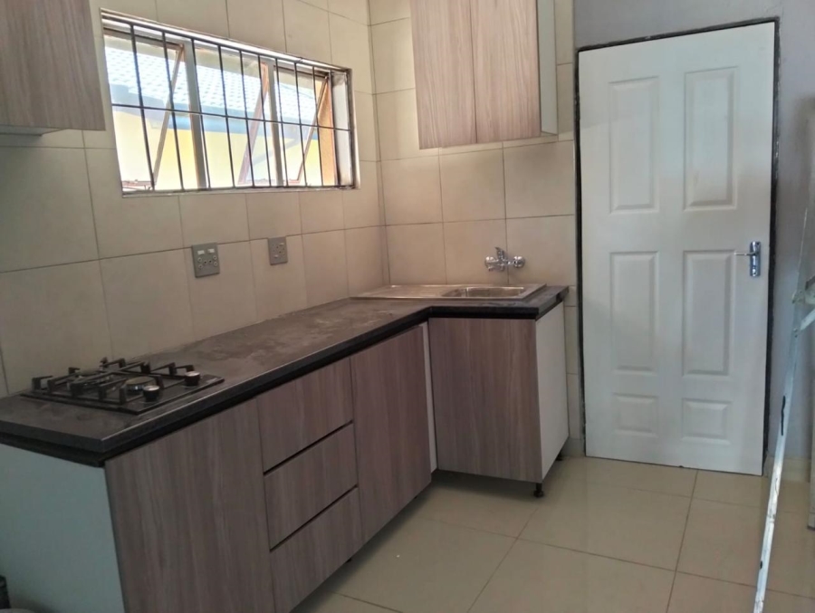To Let 5 Bedroom Property for Rent in Glen Marais Gauteng