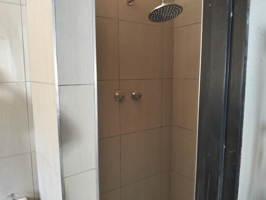 To Let 5 Bedroom Property for Rent in Glen Marais Gauteng