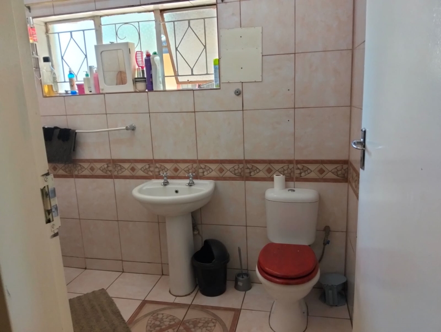 To Let 5 Bedroom Property for Rent in Glen Marais Gauteng