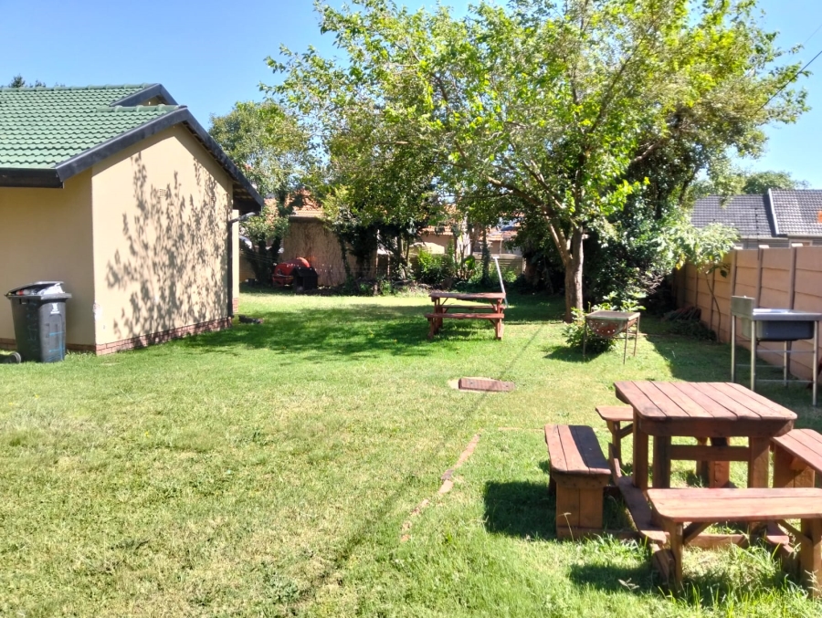 To Let 5 Bedroom Property for Rent in Glen Marais Gauteng
