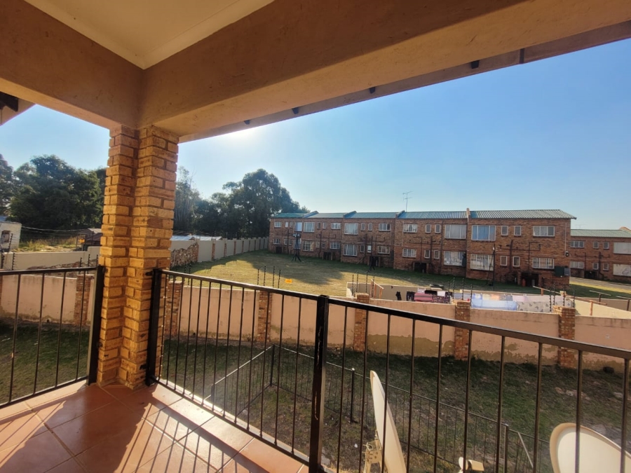 2 Bedroom Property for Sale in Groblerpark Gauteng