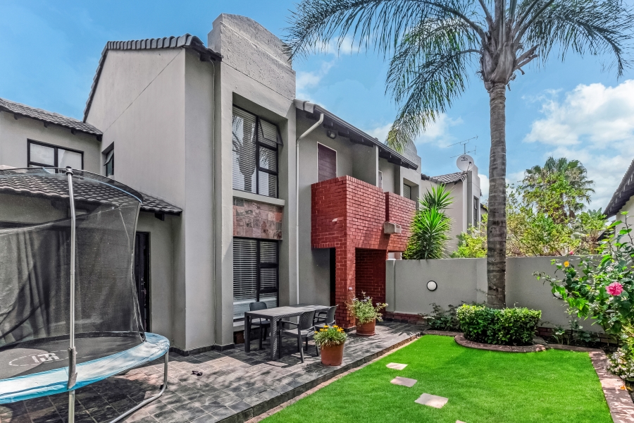 To Let 3 Bedroom Property for Rent in Fourways Gauteng