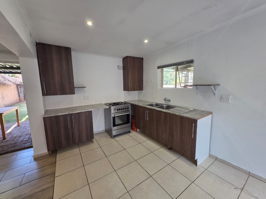 To Let 1 Bedroom Property for Rent in Queenswood Gauteng