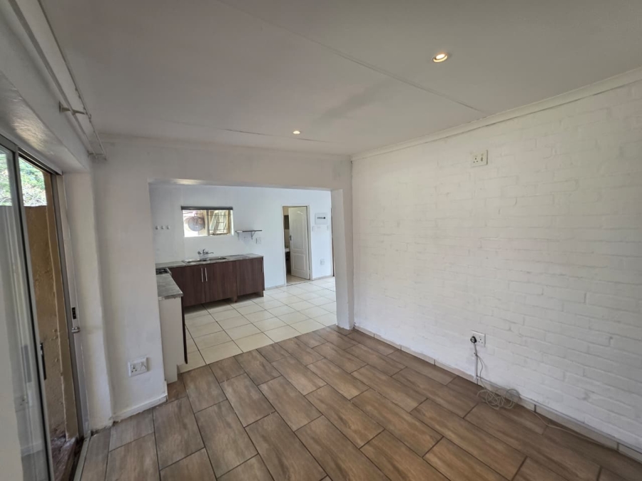 To Let 1 Bedroom Property for Rent in Queenswood Gauteng