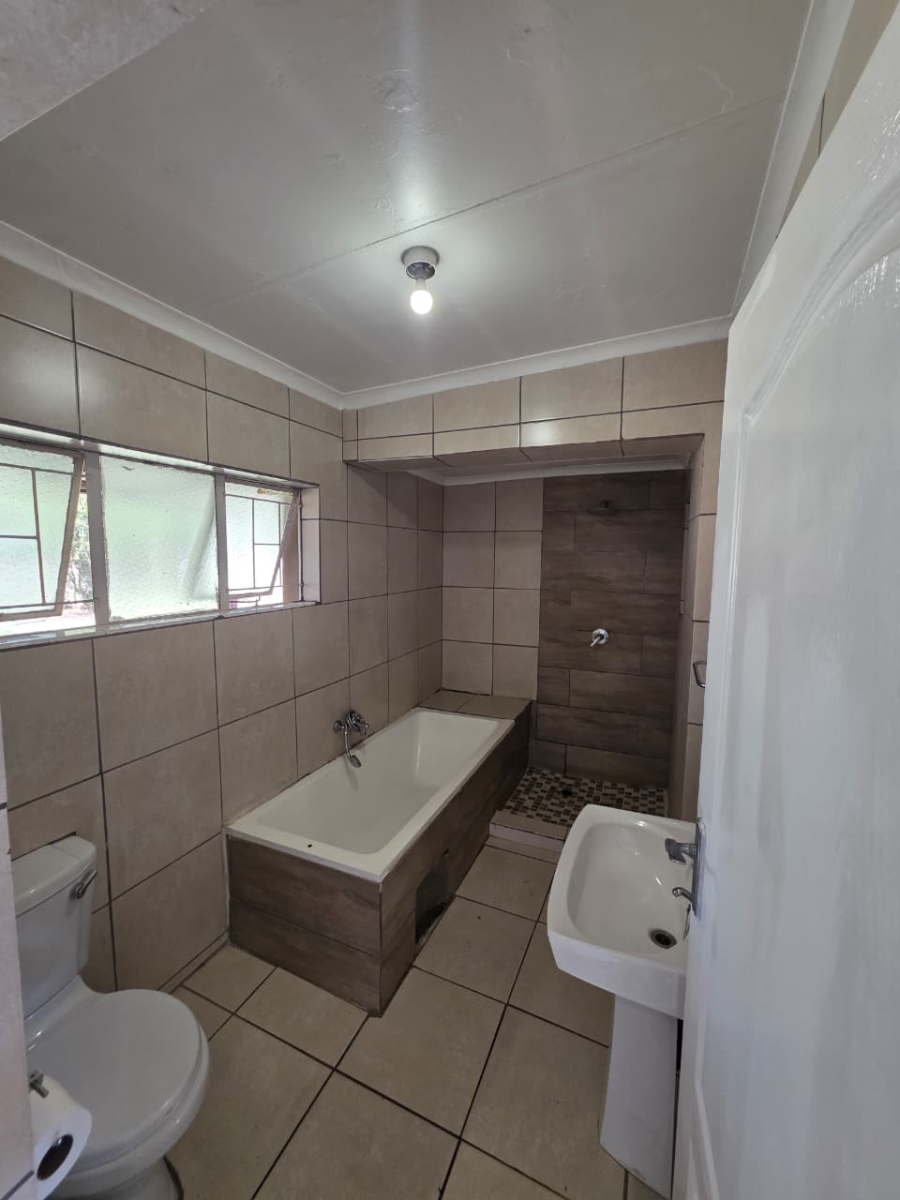 To Let 1 Bedroom Property for Rent in Queenswood Gauteng