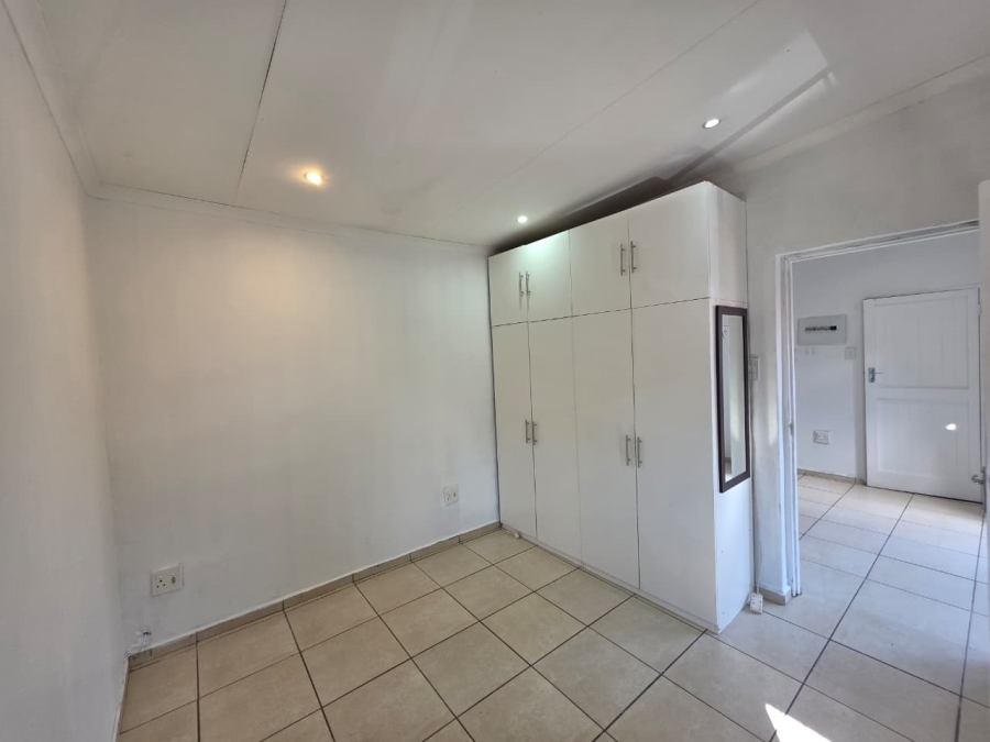 To Let 1 Bedroom Property for Rent in Queenswood Gauteng