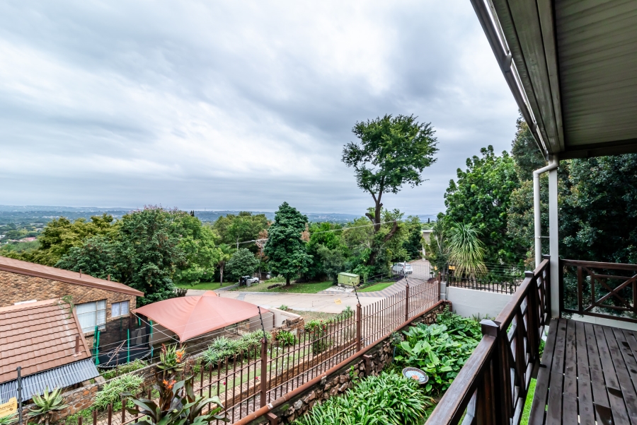 To Let 4 Bedroom Property for Rent in Waverley Gauteng