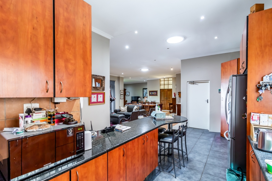 To Let 4 Bedroom Property for Rent in Waverley Gauteng