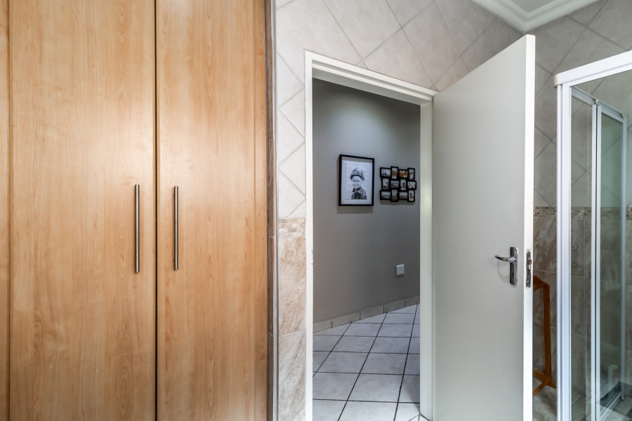 To Let 4 Bedroom Property for Rent in Waverley Gauteng