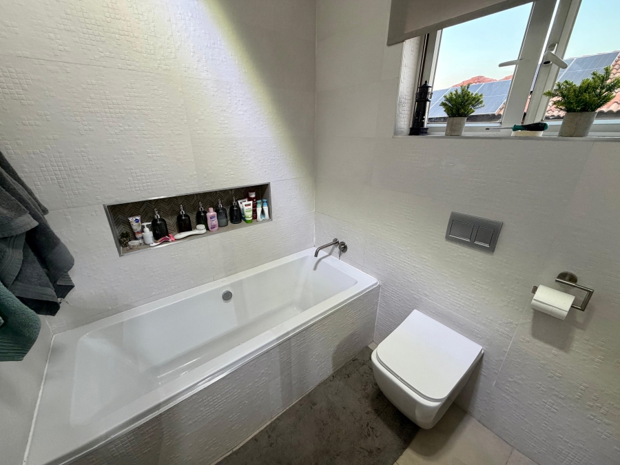 2 Bedroom Property for Sale in Bergtuin Gauteng