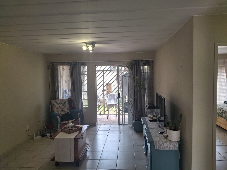 2 Bedroom Property for Sale in Garsfontein Gauteng