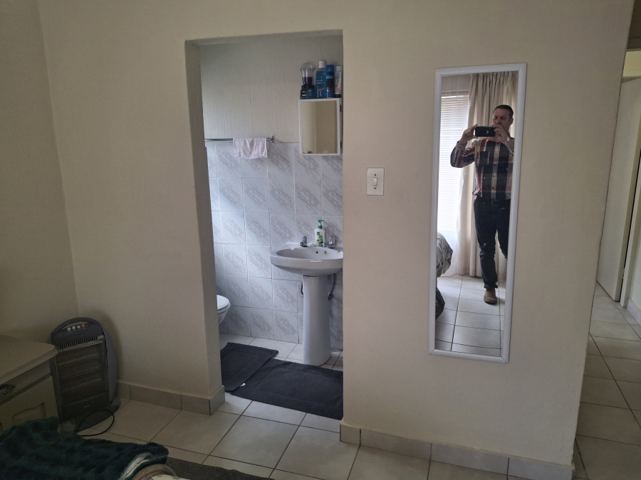 2 Bedroom Property for Sale in Garsfontein Gauteng