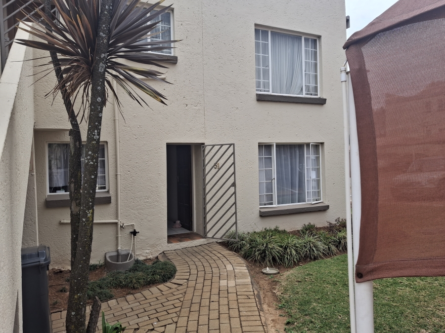 2 Bedroom Property for Sale in Garsfontein Gauteng