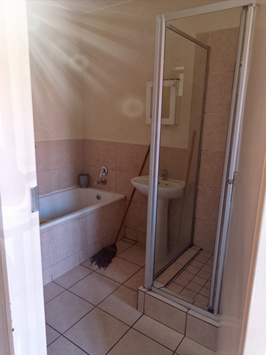 To Let 2 Bedroom Property for Rent in Comet Gauteng