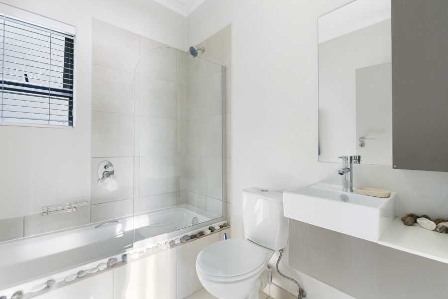 3 Bedroom Property for Sale in Broadacres Gauteng