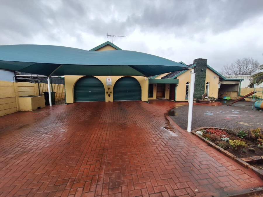 4 Bedroom Property for Sale in Vanderbijlpark SE 7 Gauteng