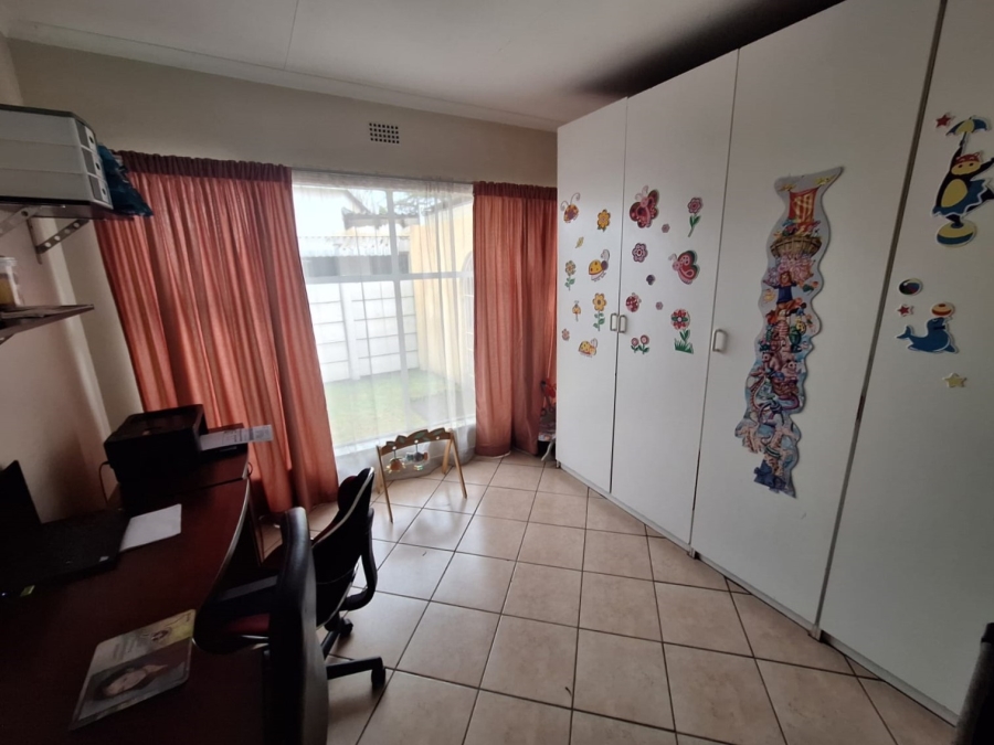 4 Bedroom Property for Sale in Vanderbijlpark SE 7 Gauteng