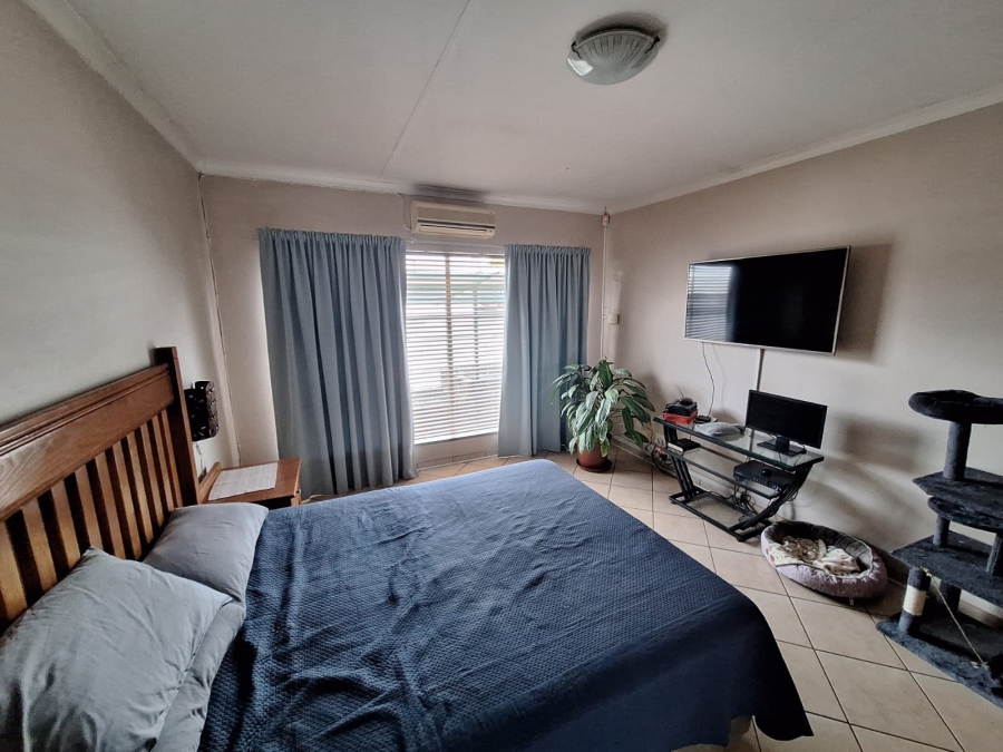 4 Bedroom Property for Sale in Vanderbijlpark SE 7 Gauteng