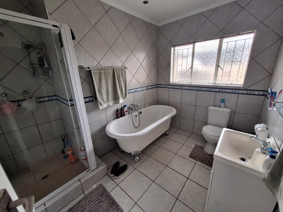 4 Bedroom Property for Sale in Vanderbijlpark SE 7 Gauteng