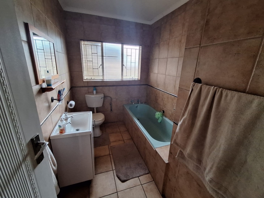 4 Bedroom Property for Sale in Vanderbijlpark SE 7 Gauteng