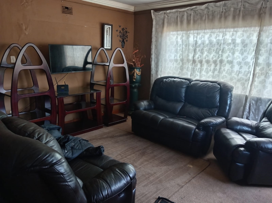 4 Bedroom Property for Sale in Mullerstuine Gauteng