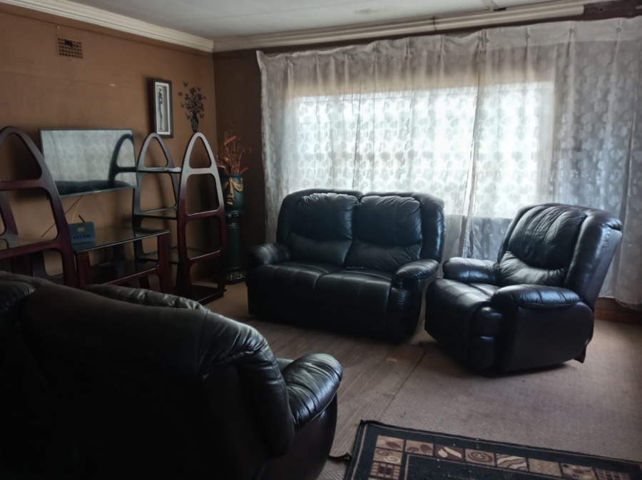 4 Bedroom Property for Sale in Mullerstuine Gauteng