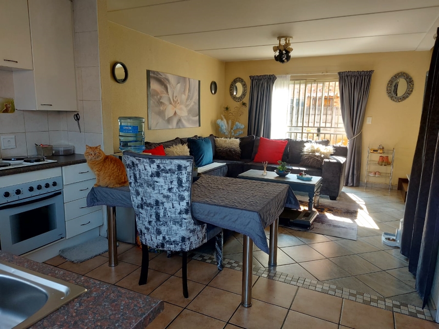 2 Bedroom Property for Sale in Sonneglans Gauteng