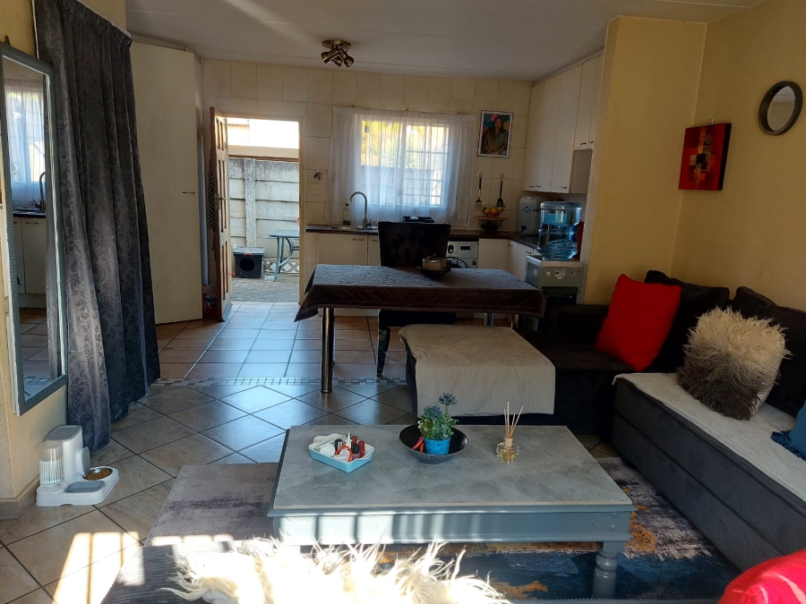 2 Bedroom Property for Sale in Sonneglans Gauteng